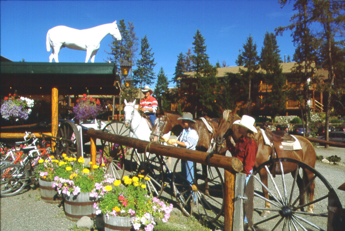 Spruce Hill Resort & Spa 108 Mile Ranch 外观 照片